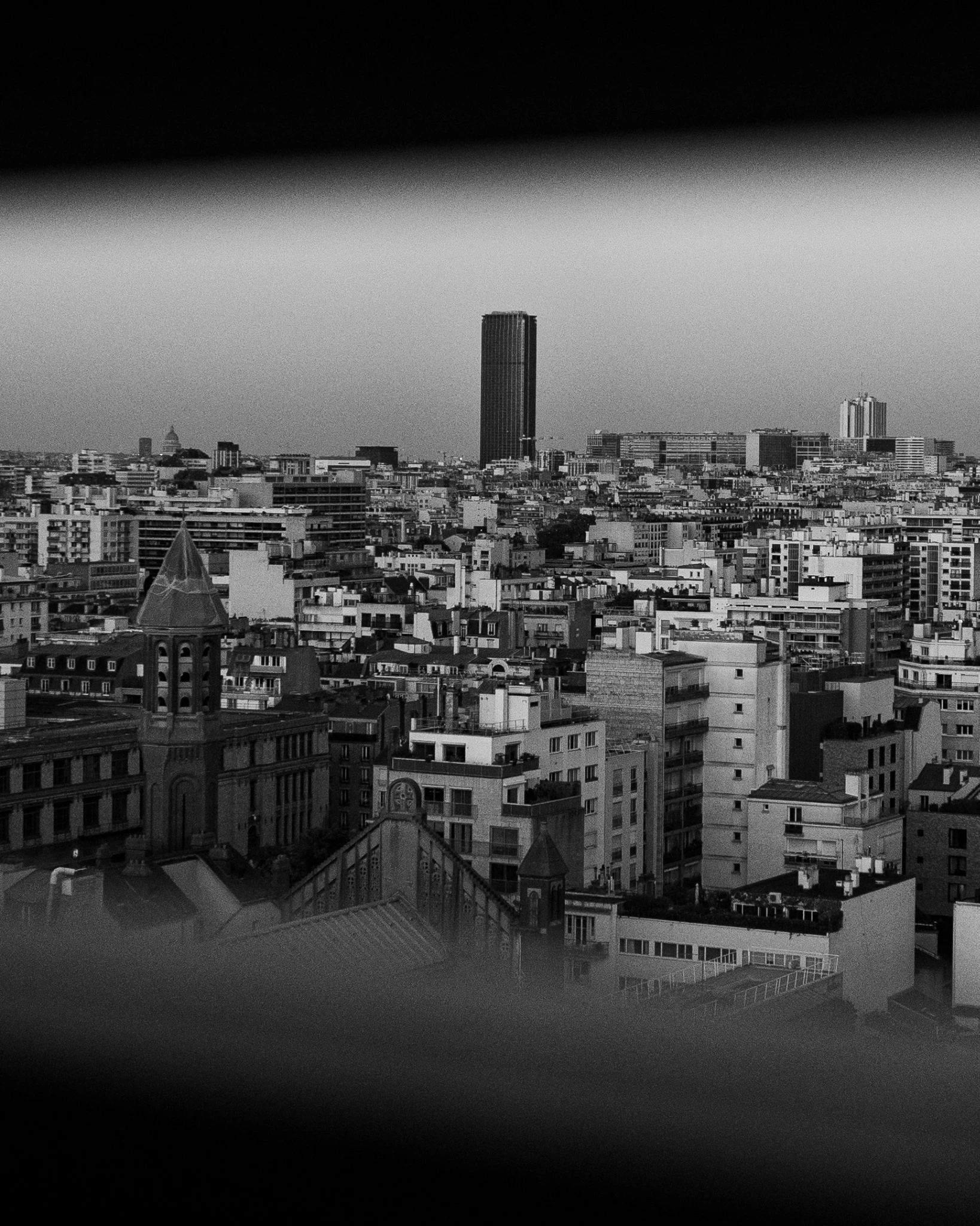 Fragment de paysage parisien en noir et blanc
